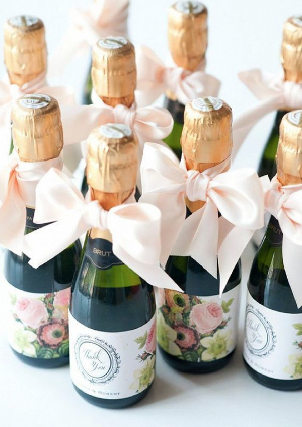 10 Wedding Favors that Your Guests Won't Hate