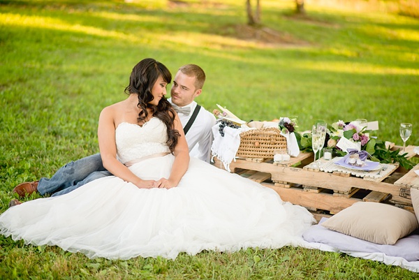 10 Picnic Wedding Ideas to Pack Up