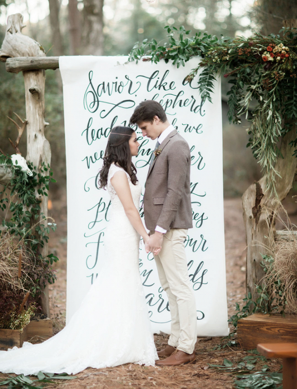 15 Creative + Gorgeous Ceremony Backdrops