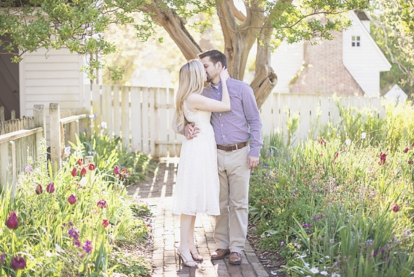 Sweet Williamsburg Engagement at Sunrise