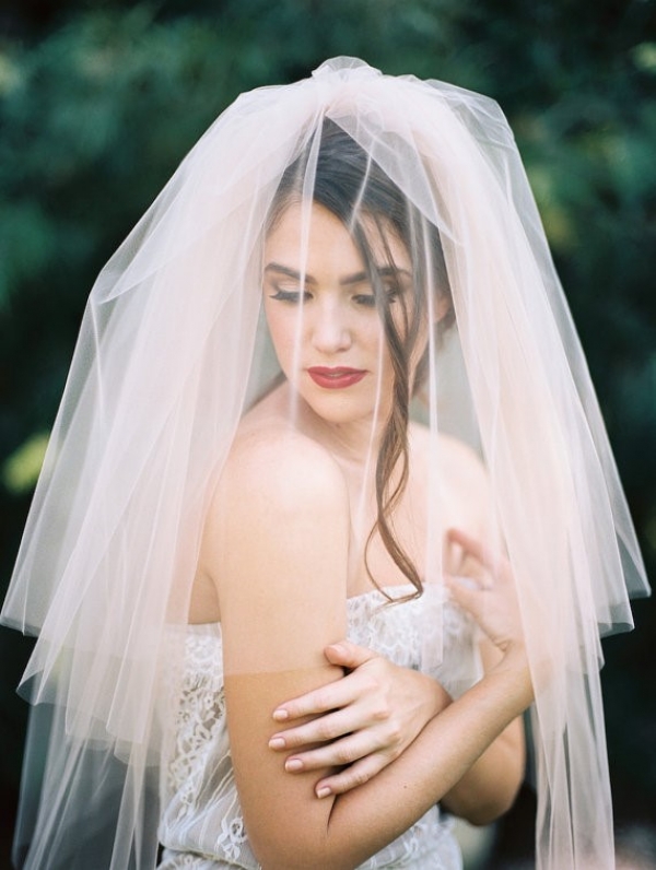 26 Inexpensive Wedding Veils That Don't Look It