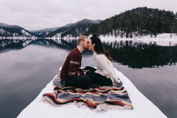 Wintery Lakeside Engagement Session