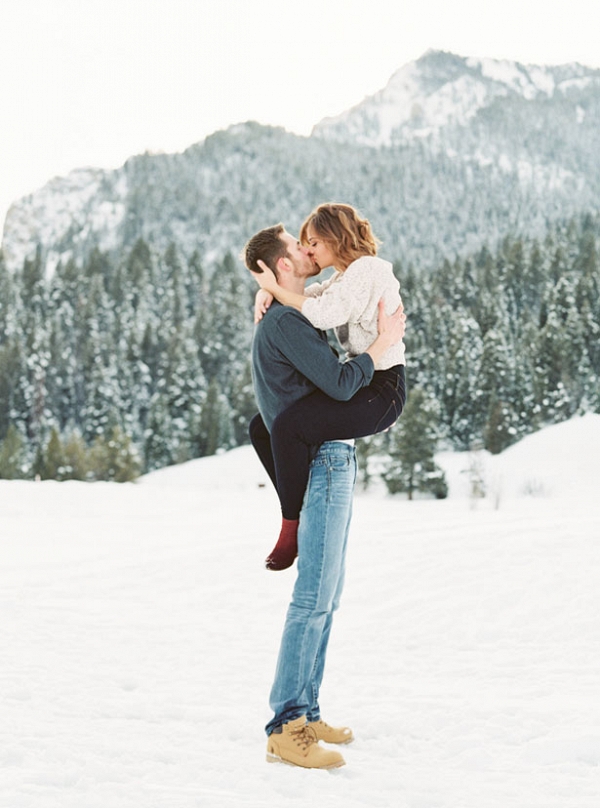 A Snowy Engagement Session That’ll Warm Your Heart