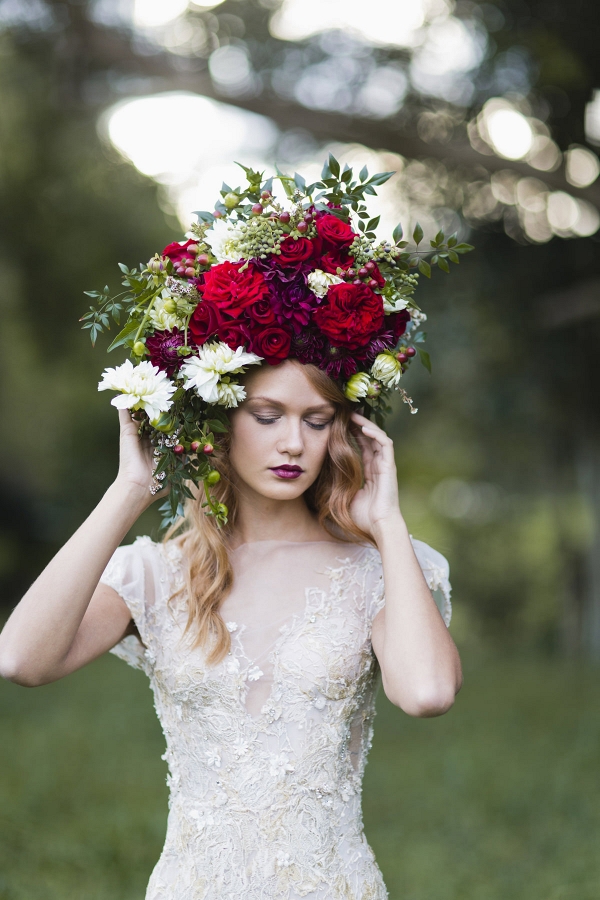 Dramatic Glam Bridal Style Ideas With Red Roses