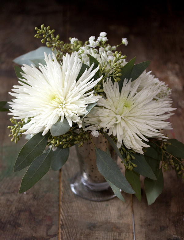 DIY Spider Mum Centerpiece