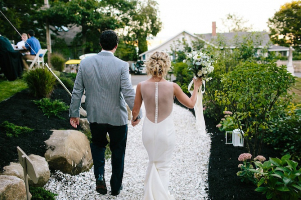 Guide to Planning a Backyard Wedding