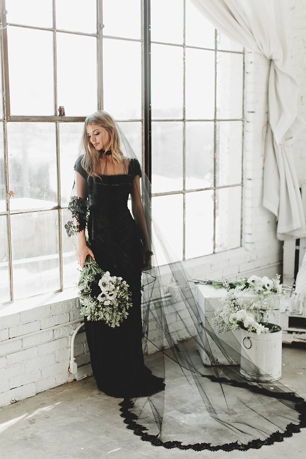 Spooky Chic Halloween Wedding Must Haves