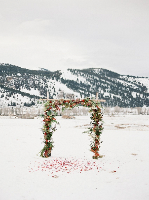 Snowy Holiday Wedding Inspiration