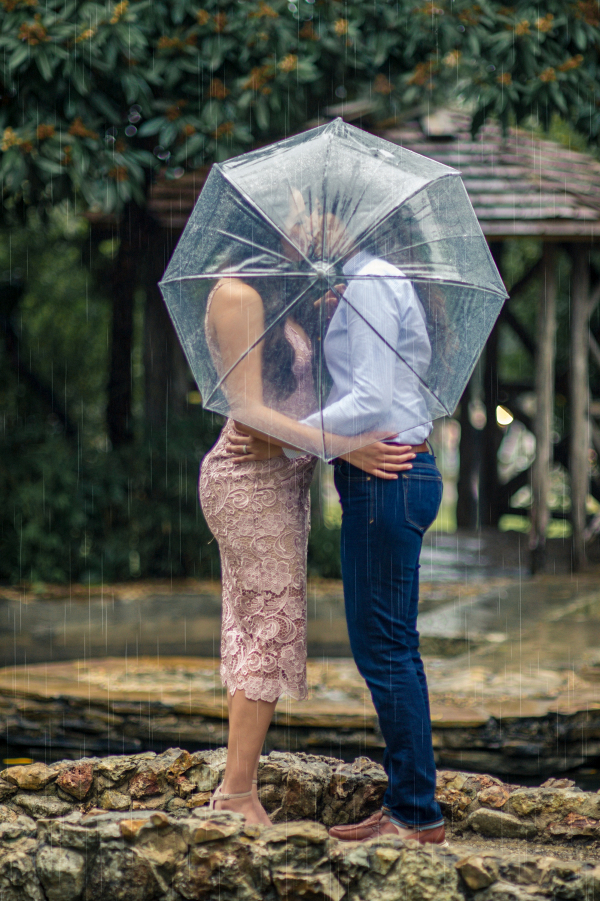 Rainy and Romantic Engagement Shoot