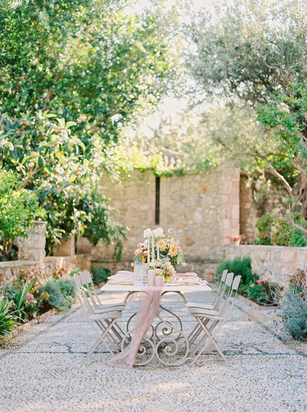 Modern-Vintage Garden Wedding Inspiration