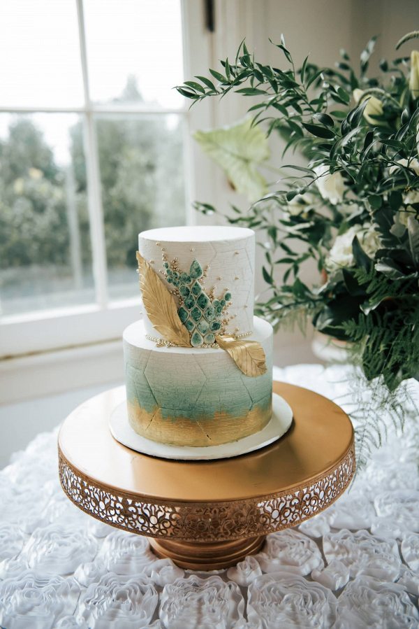 Bold Emerald 1920s Inspired Styled Shoot