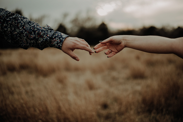 Sweet Countryside Engagement Session in Wichita