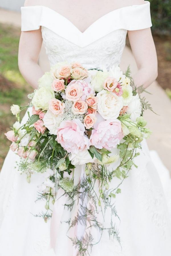 Romantic Peach and White Wedding Ideas