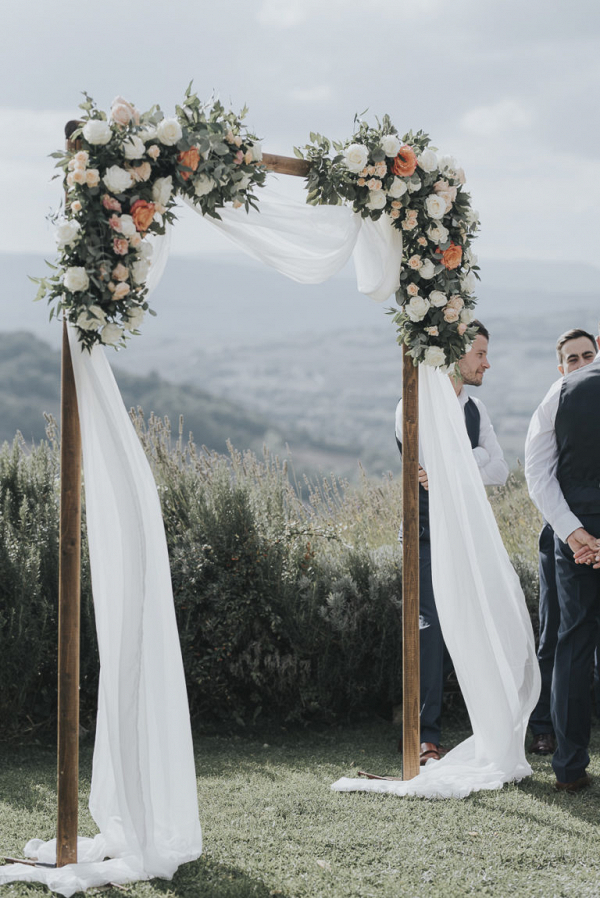 Relaxed and Intimate Tuscan Wedding