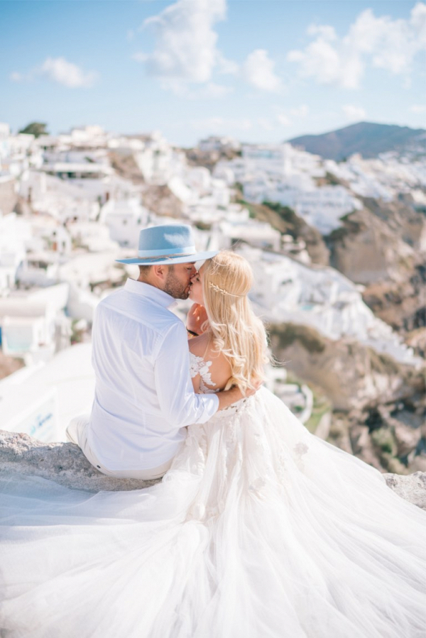 INSTAGRAM INFLUENCER GETS MARRIED IN GREECE