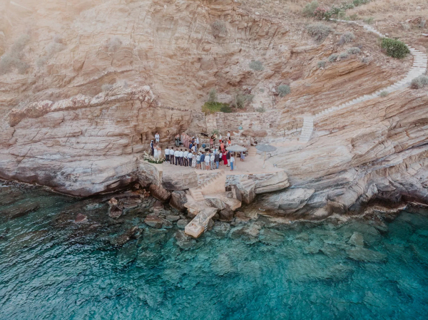 Get Inspired By This Wedding On The Rocks On