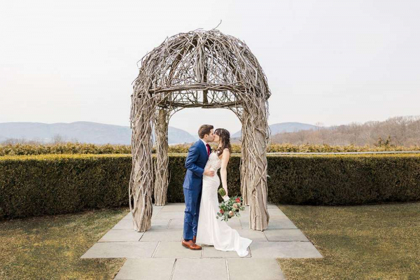 GORGEOUS SPRING GARRISON WEDDING IN NEW YORK