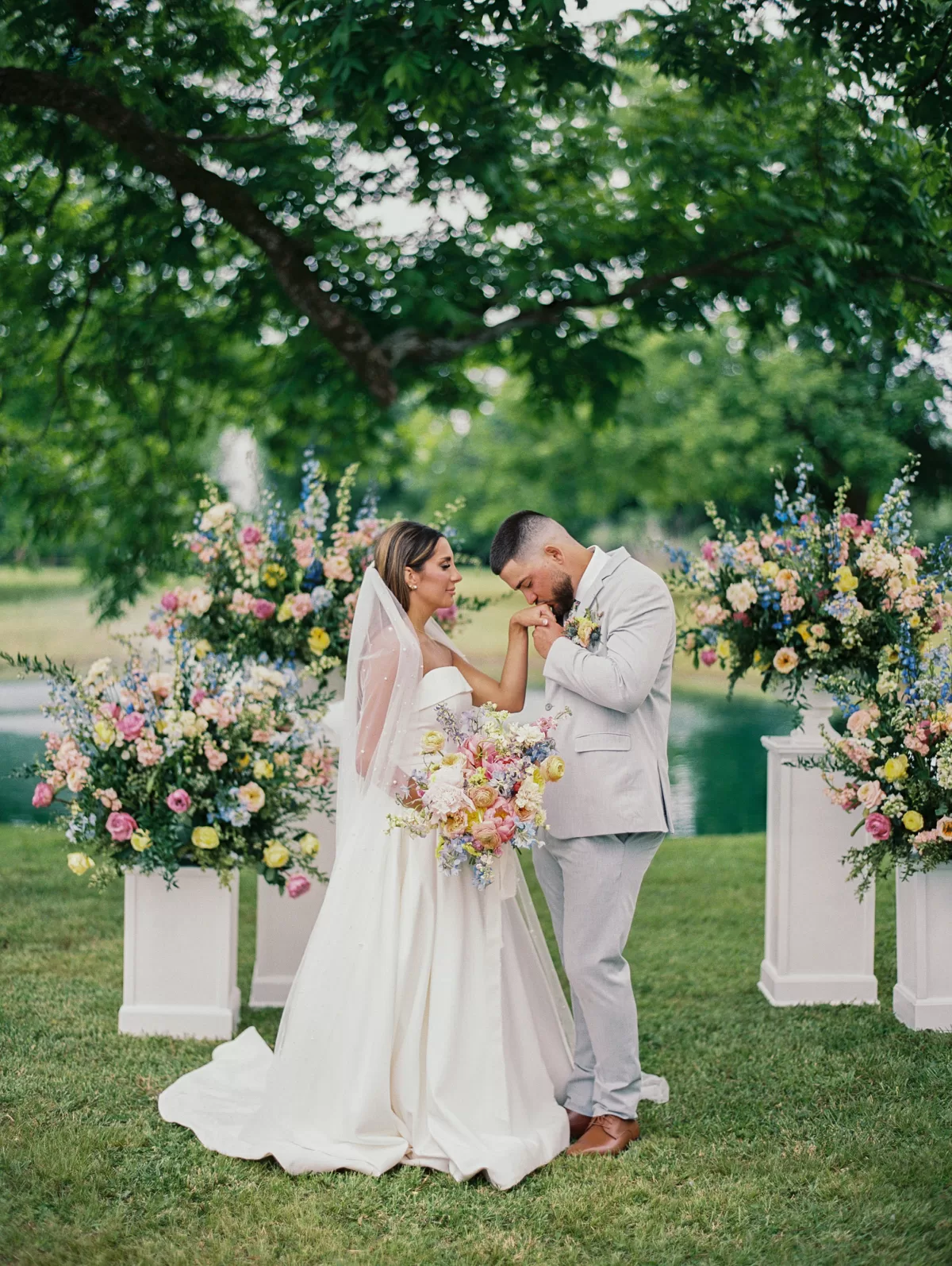 An Anthropologie-Meets-Bridgerton Wedding in Sunshine Hues