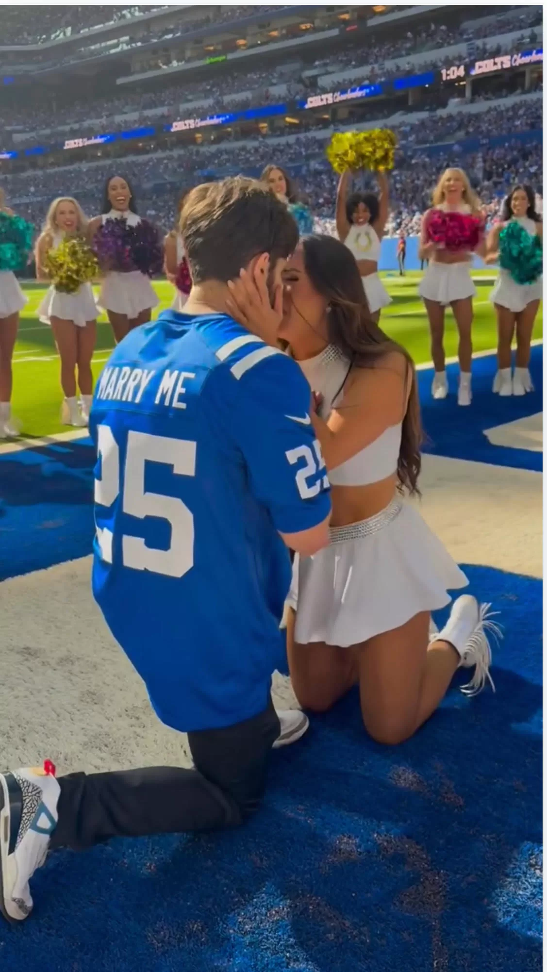 From Sidelines to Viral Spotlight: How a Surprise Proposal Became the Ultimate Pop Culture Moment